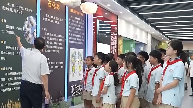 小胖又在指导樊振东