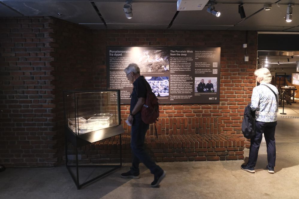 美伊在瑞士开始谈判 万斯：预计将取得更多进展