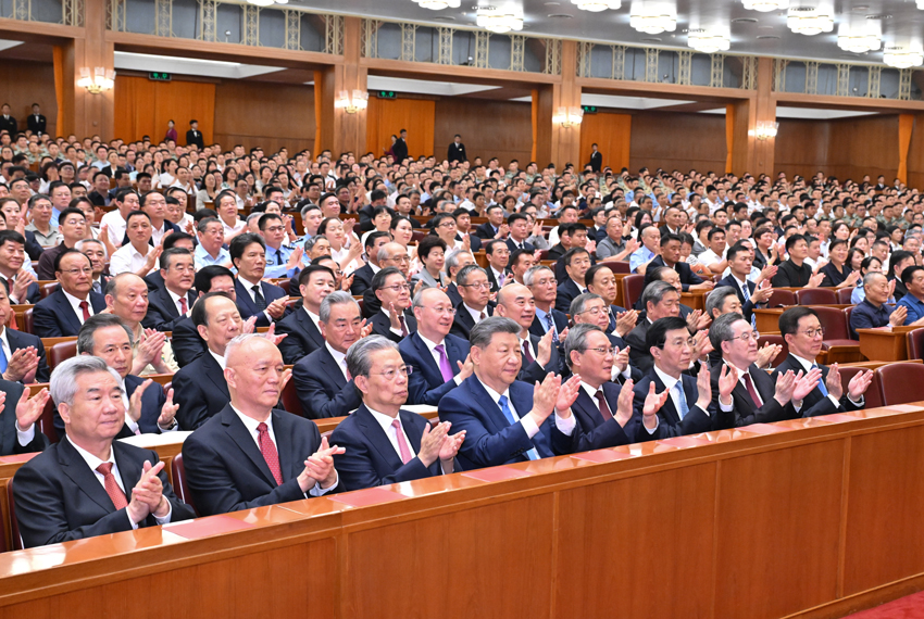 成都通报一燃油车发生燃爆